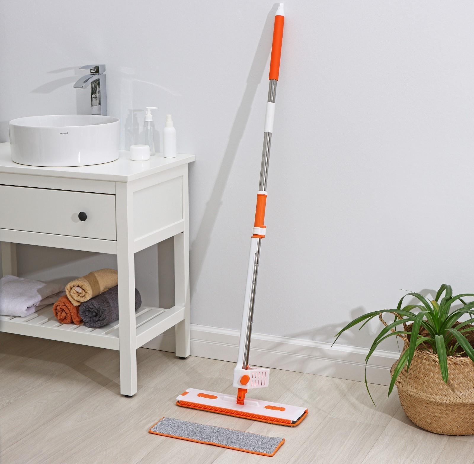 Швабра с отжимом, водосгоном и щёткой Raccoon, 2 насадки из микрофибры 42×11,5 см, стальная ручка 134 см