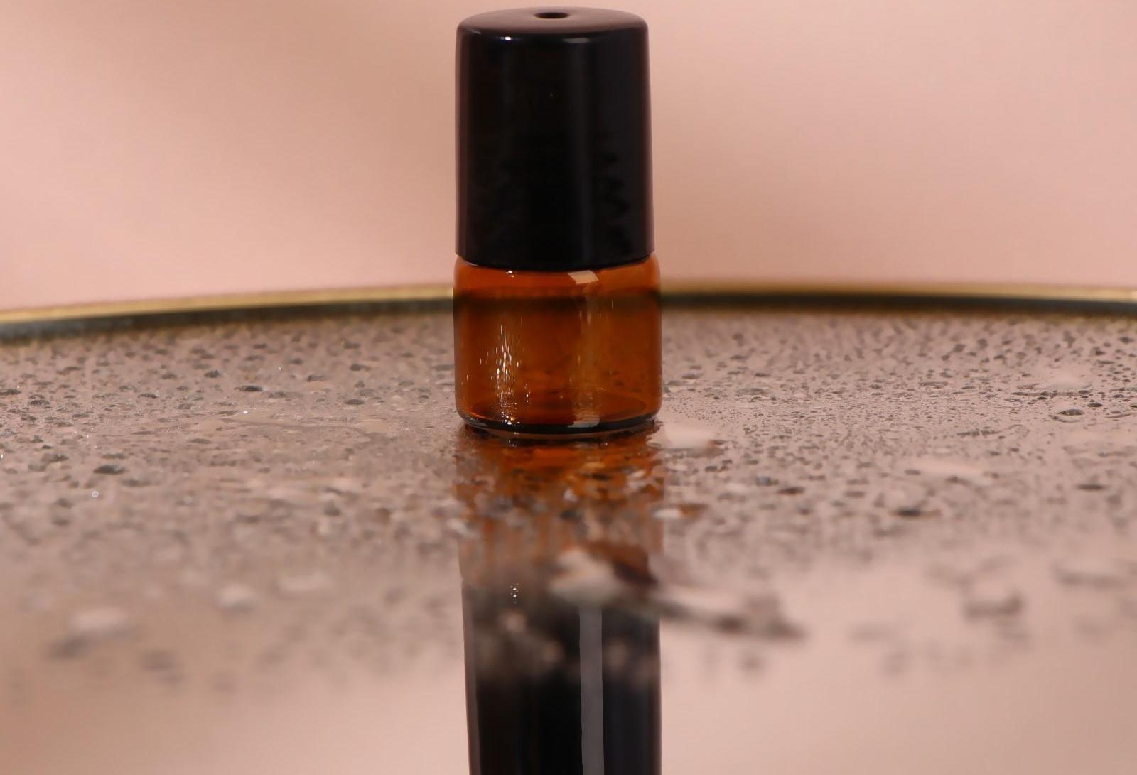 Флакон стеклянный для парфюма, со стеклянным роликом, 1 мл, цвет коричневый/чёрный