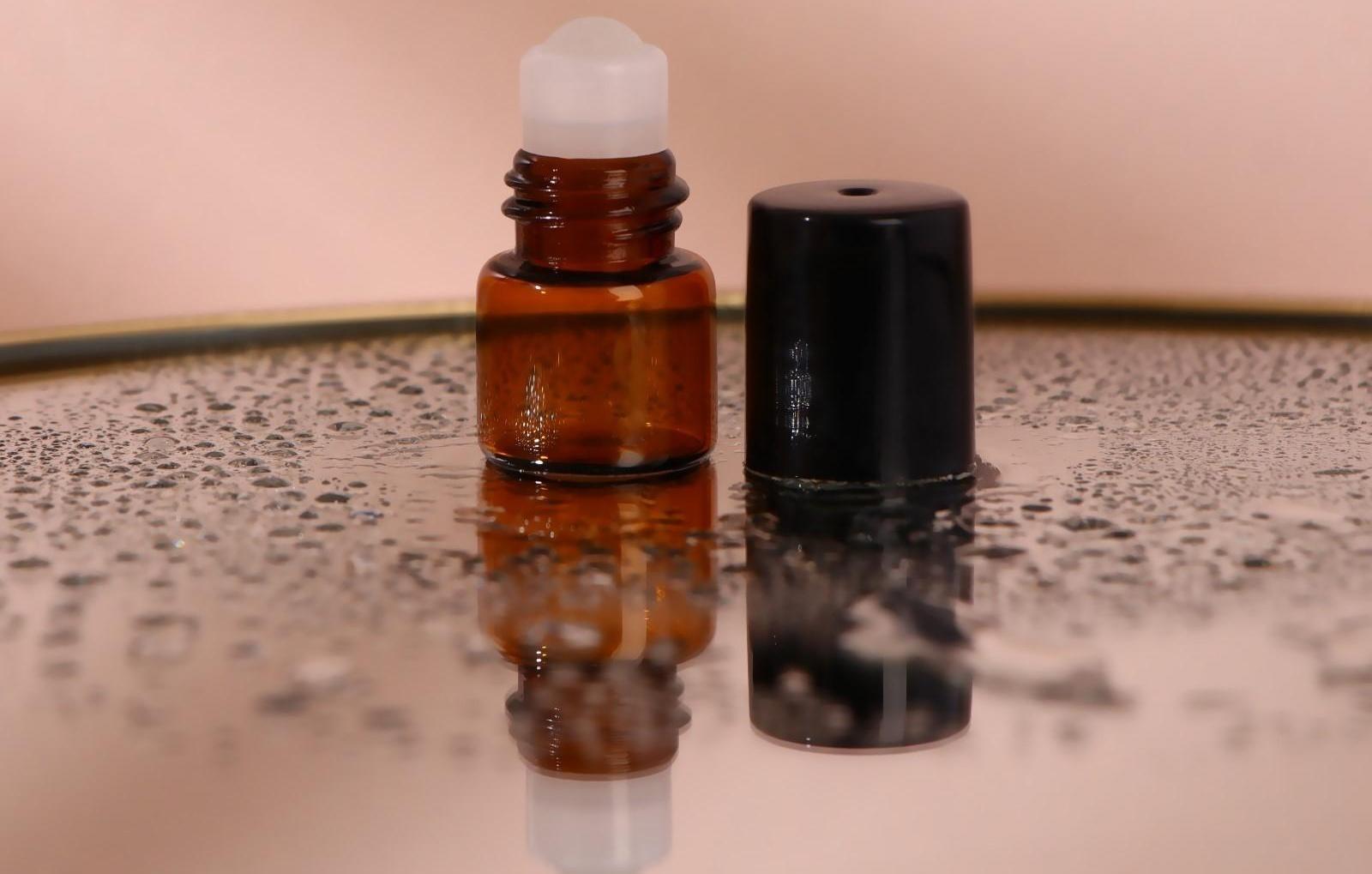 Флакон стеклянный для парфюма, со стеклянным роликом, 1 мл, цвет коричневый/чёрный