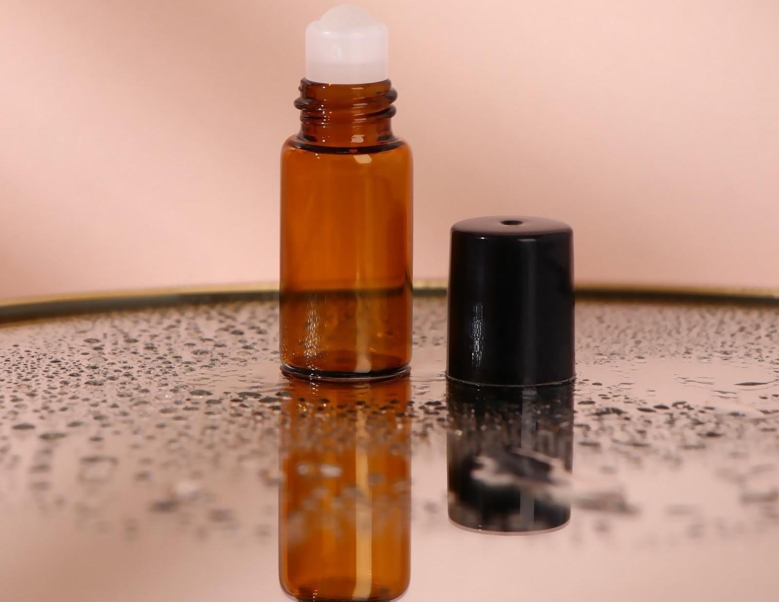 Флакон стеклянный для парфюма, со стеклянным роликом, 4 мл, цвет коричневый/чёрный