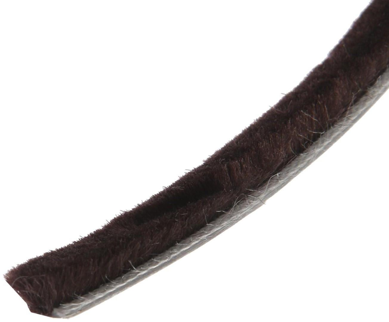 Уплотнитель щеточный самоклеящийся ТУНДРА, 7х6 мм, коричневый, 10 м.