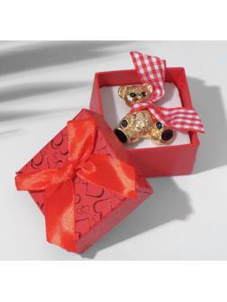 Брошь в подарочной коробочке 