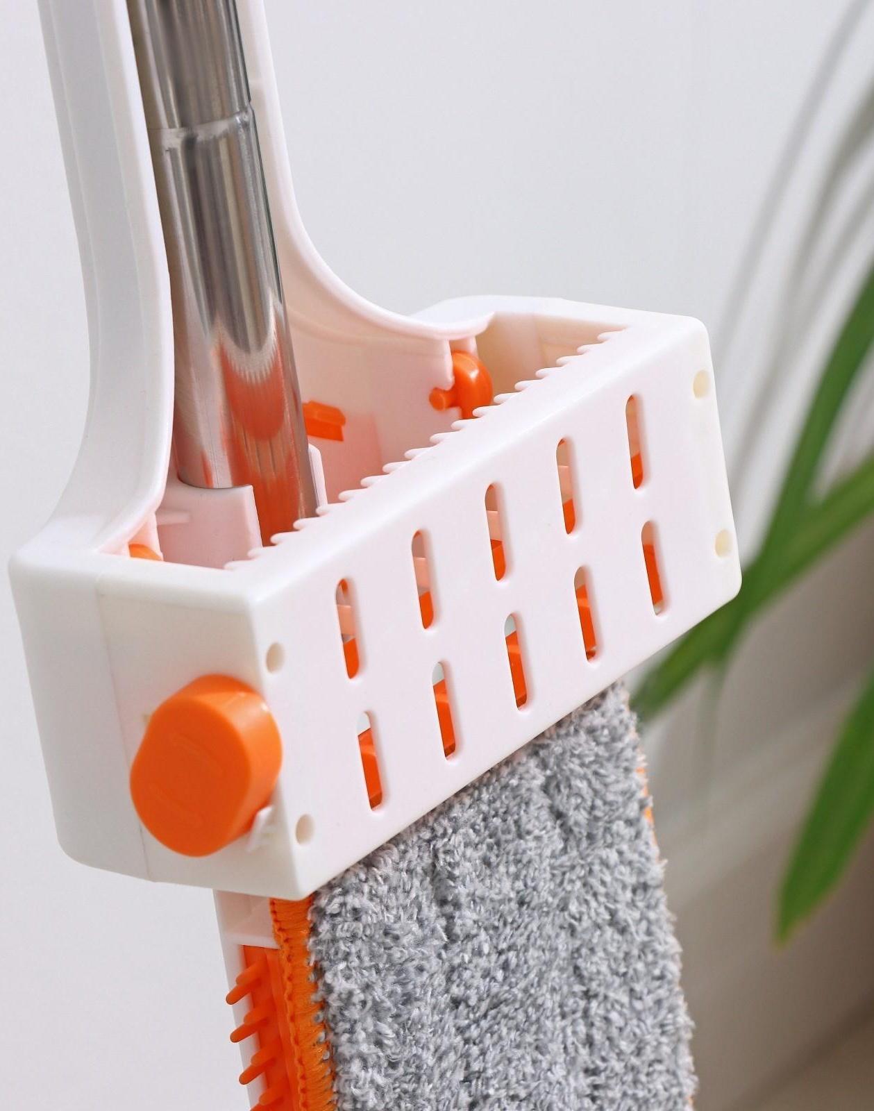 Швабра с отжимом, водосгоном и щёткой Raccoon, 2 насадки из микрофибры 50×11 см, стальная ручка 141 см