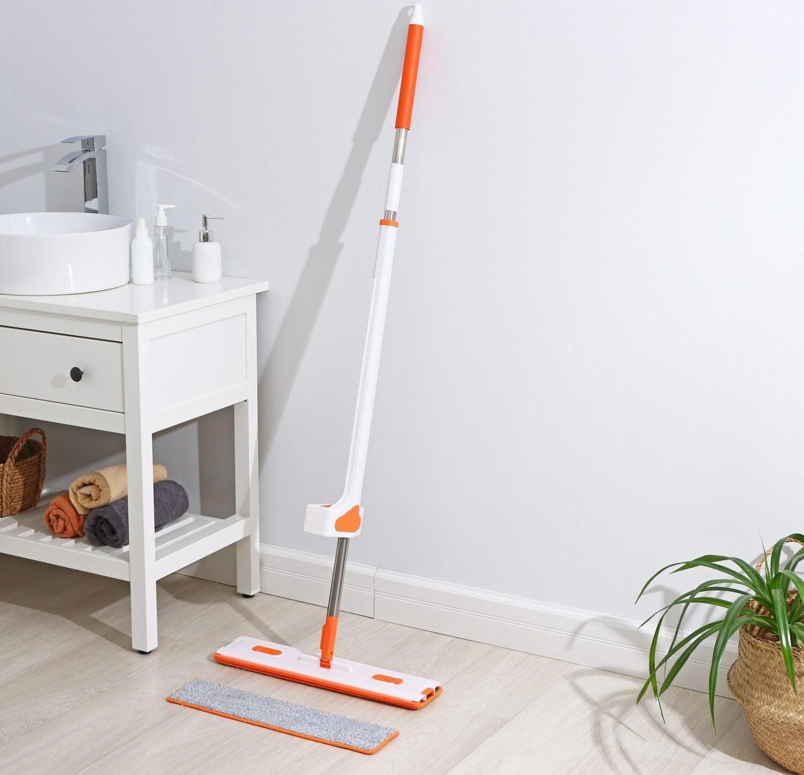 Швабра с отжимом, водосгоном и щёткой Raccoon, 2 насадки из микрофибры 50×11 см, стальная ручка 141 см