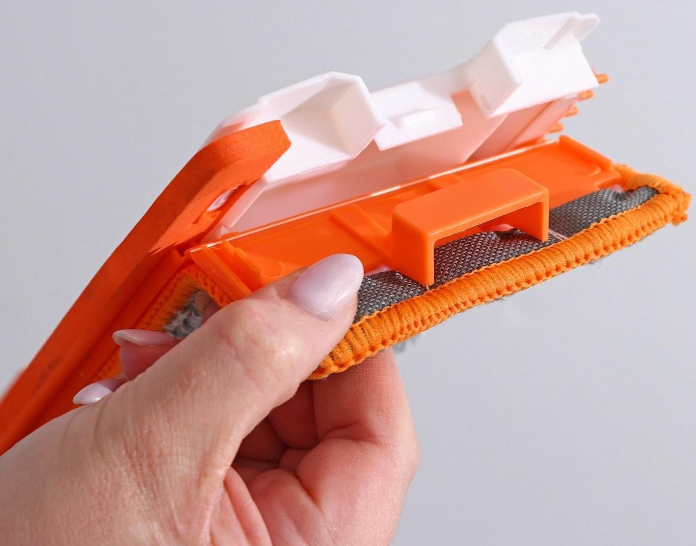 Швабра с отжимом, водосгоном и щёткой Raccoon, 2 насадки из микрофибры 50×11 см, стальная ручка 141 см