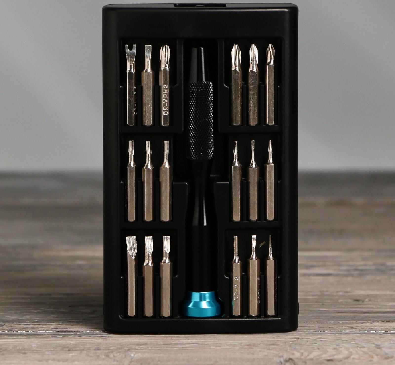 Набор отверток в фляге «Хочешь жить», универсальный, 18 предметов