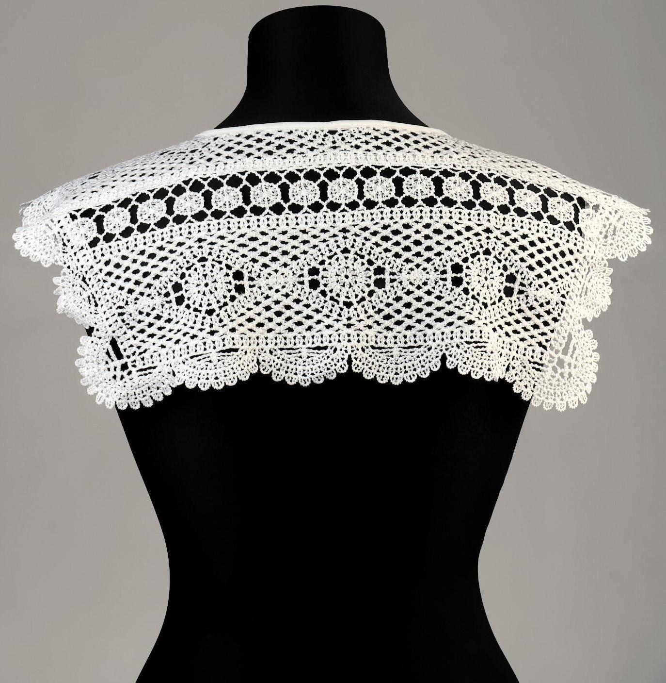 Воротник кружевной, 46 × 44 см, цвет белый