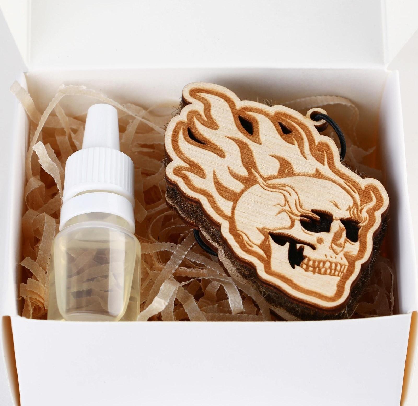 Набор «Отвлекись от суеты», подвеска деревянная с пропиткой и ароматизатор, 10 мл