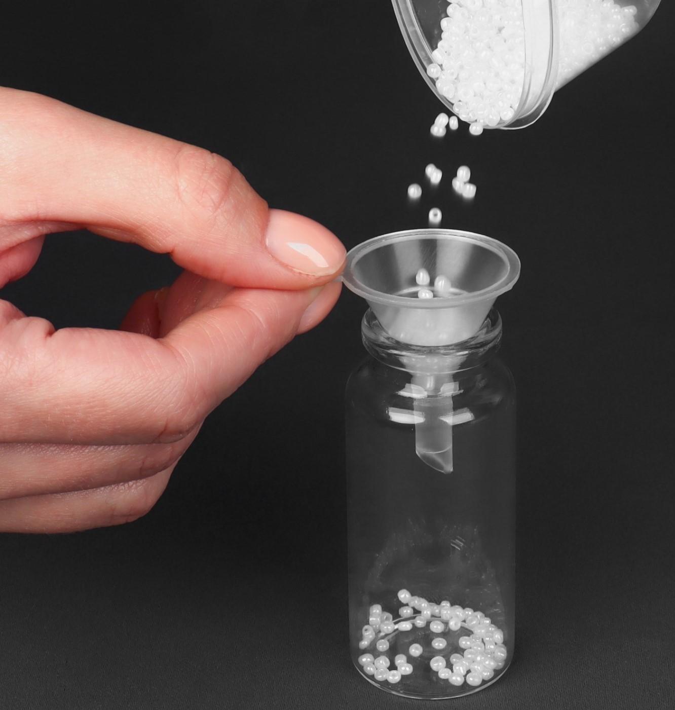 Воронка для бисера и страз, с держартелем, d = 0,6/3 × 4,2 см