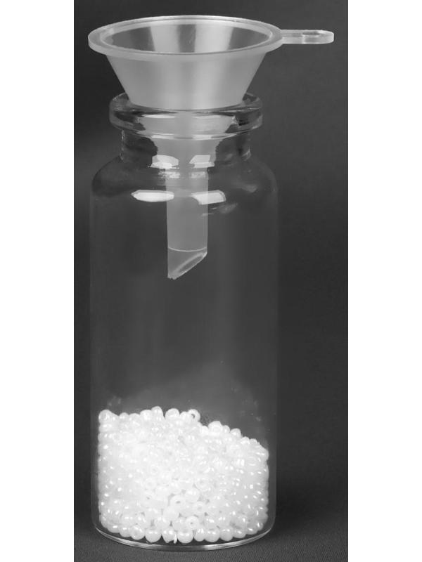 Воронка для бисера и страз, с держартелем, d = 0,6/3 × 4,2 см