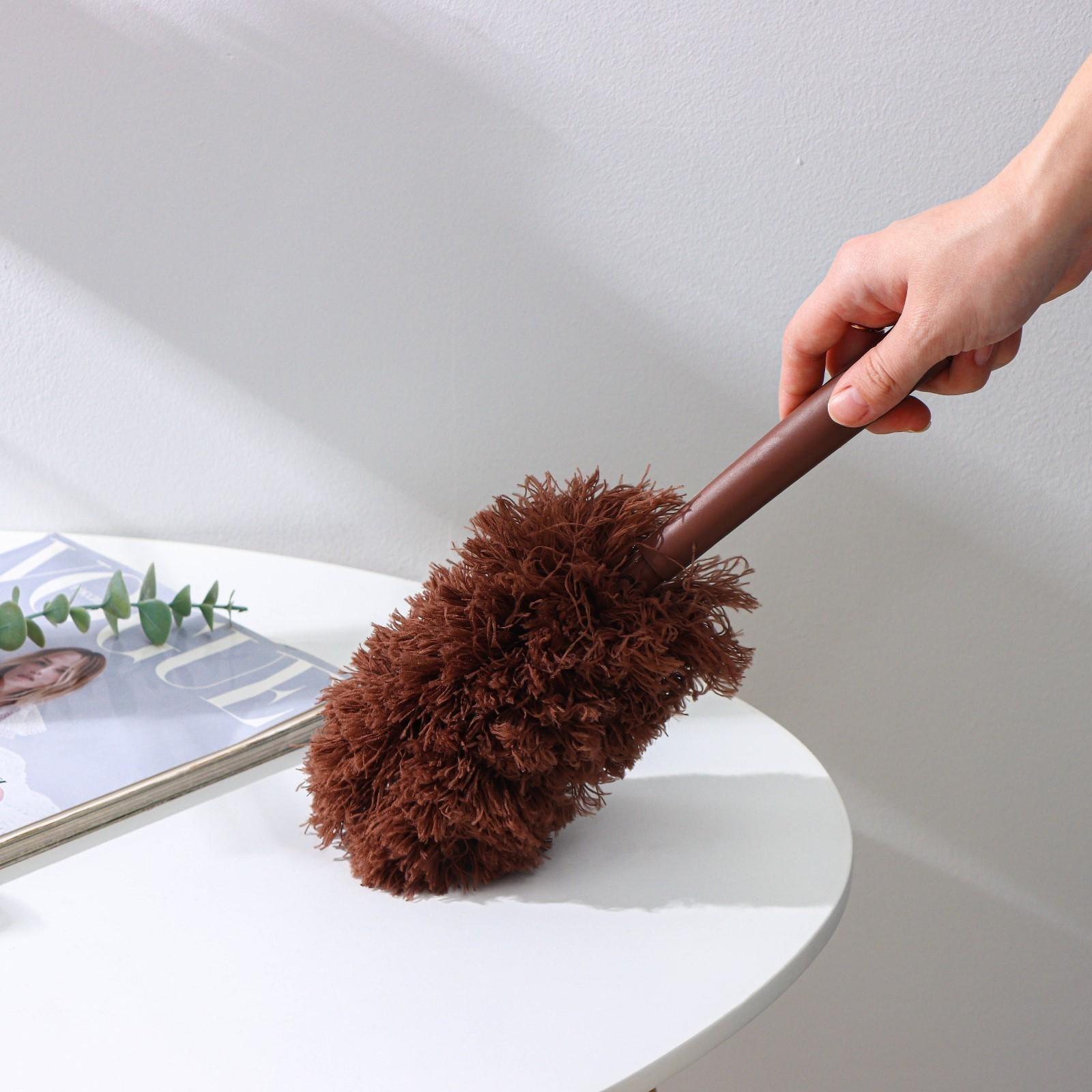 Щётка для удаления пыли Доляна «Антистатик», 29 см, с подставкой на присоске, микрофибра, цвет коричневый