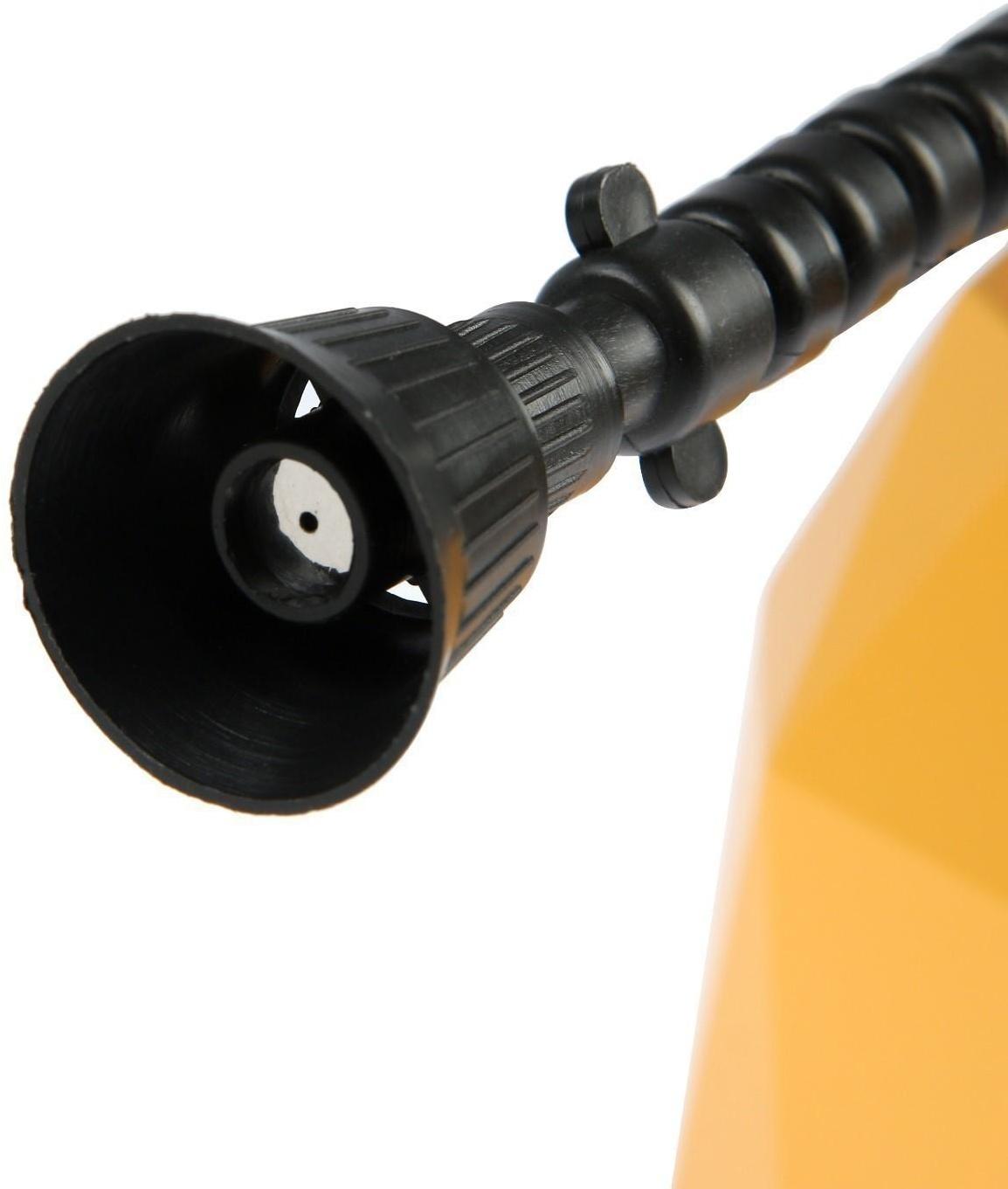 Опрыскиватель аккумуляторный ТУНДРА, 3.7 В, 2 Ач, 2 л, 0.7 л/мин, гибкая насадка