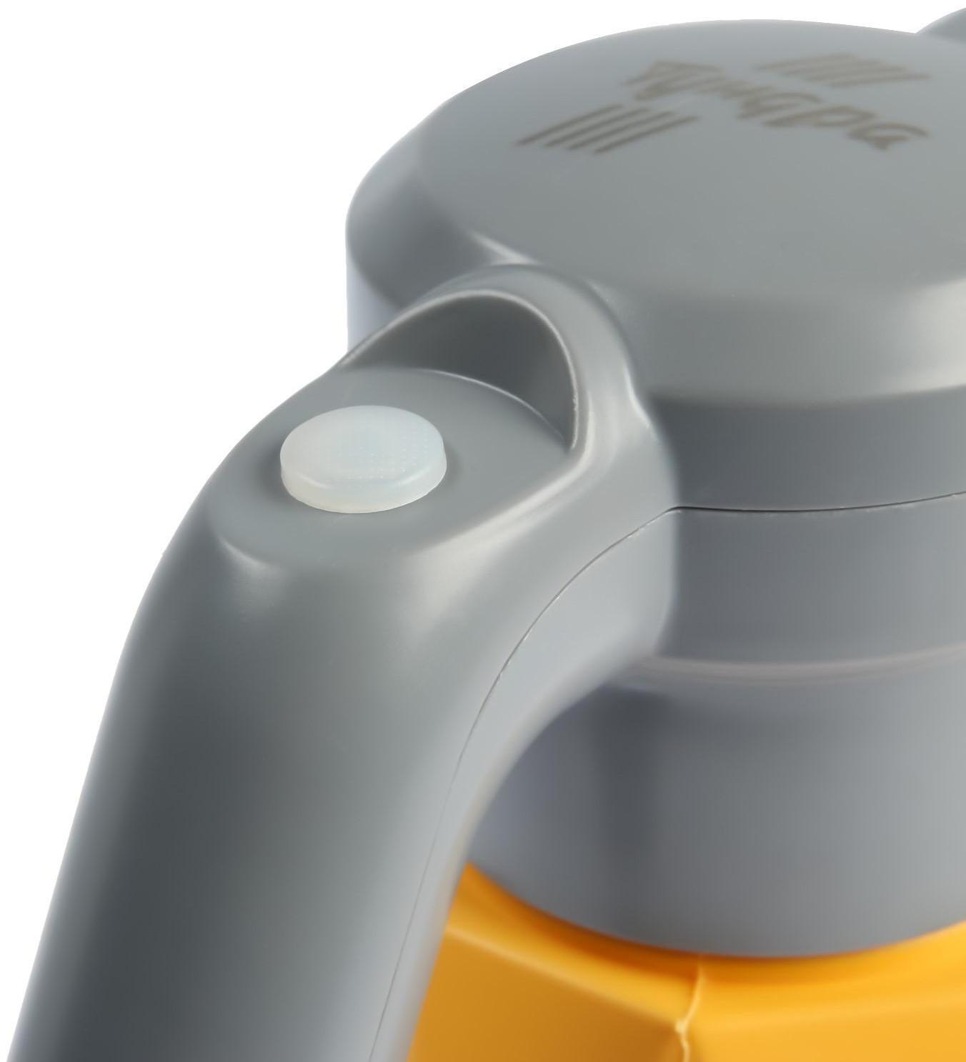 Опрыскиватель аккумуляторный ТУНДРА, 3.7 В, 2 Ач, 2 л, 0.7 л/мин, гибкая насадка