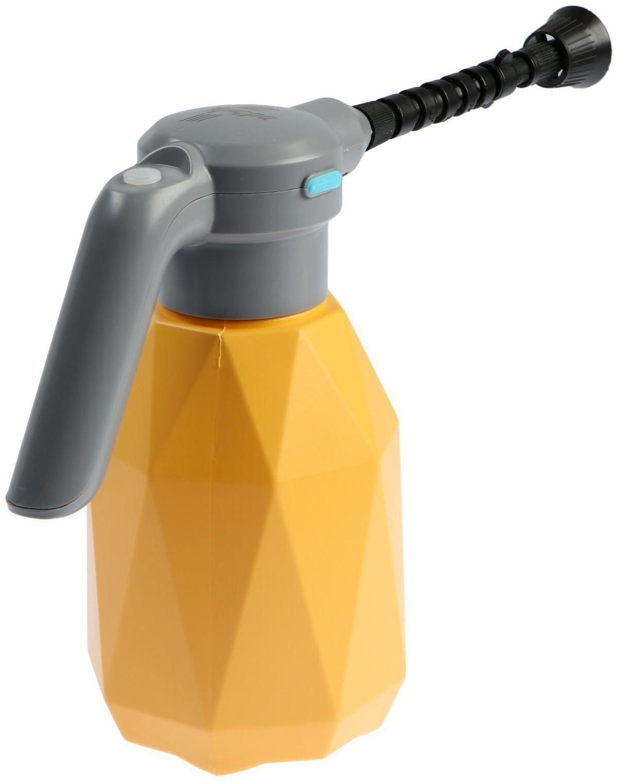 Опрыскиватель аккумуляторный ТУНДРА, 3.7 В, 2 Ач, 2 л, 0.7 л/мин, гибкая насадка