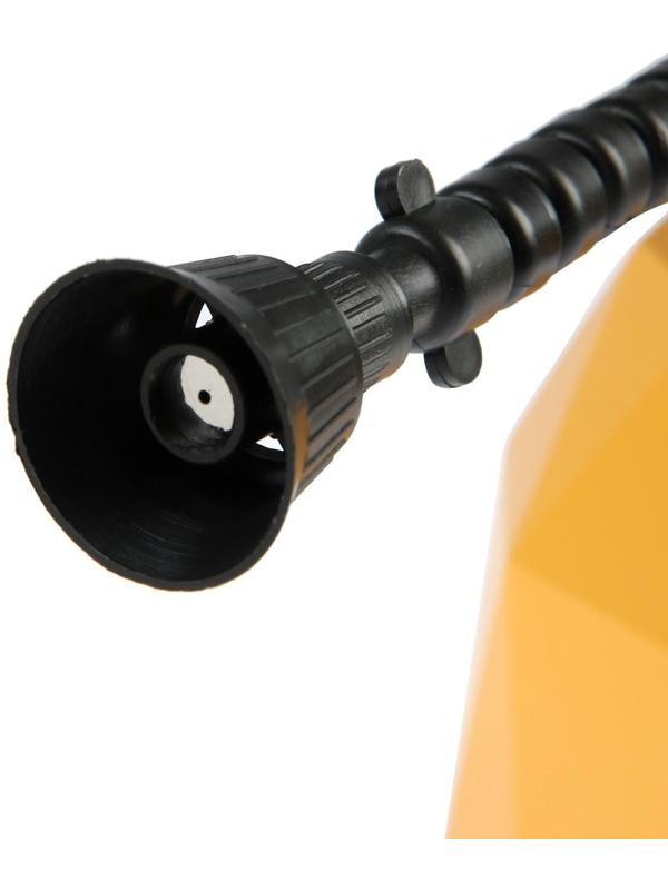 Опрыскиватель аккумуляторный ТУНДРА, 3.7 В, 2 Ач, 2 л, 0.7 л/мин, гибкая насадка