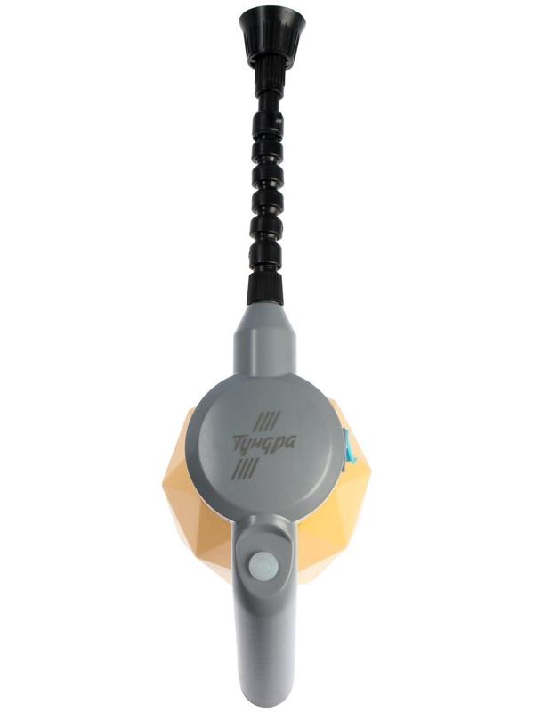 Опрыскиватель аккумуляторный ТУНДРА, 3.7 В, 2 Ач, 2 л, 0.7 л/мин, гибкая насадка