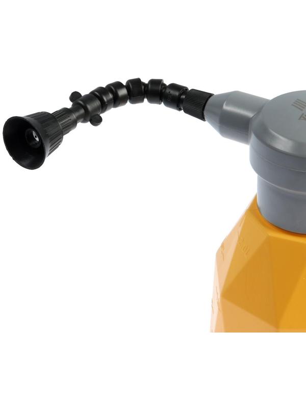 Опрыскиватель аккумуляторный ТУНДРА, 3.7 В, 2 Ач, 2 л, 0.7 л/мин, гибкая насадка