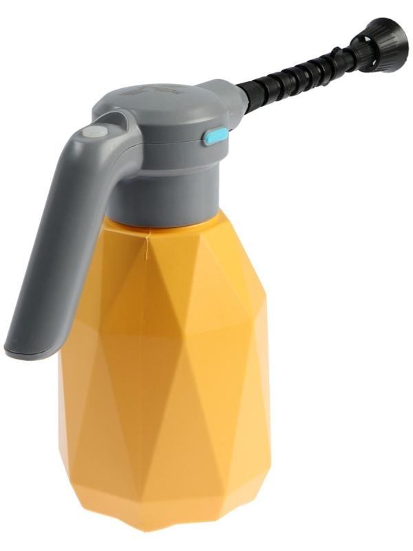 Опрыскиватель аккумуляторный ТУНДРА, 3.7 В, 2 Ач, 2 л, 0.7 л/мин, гибкая насадка