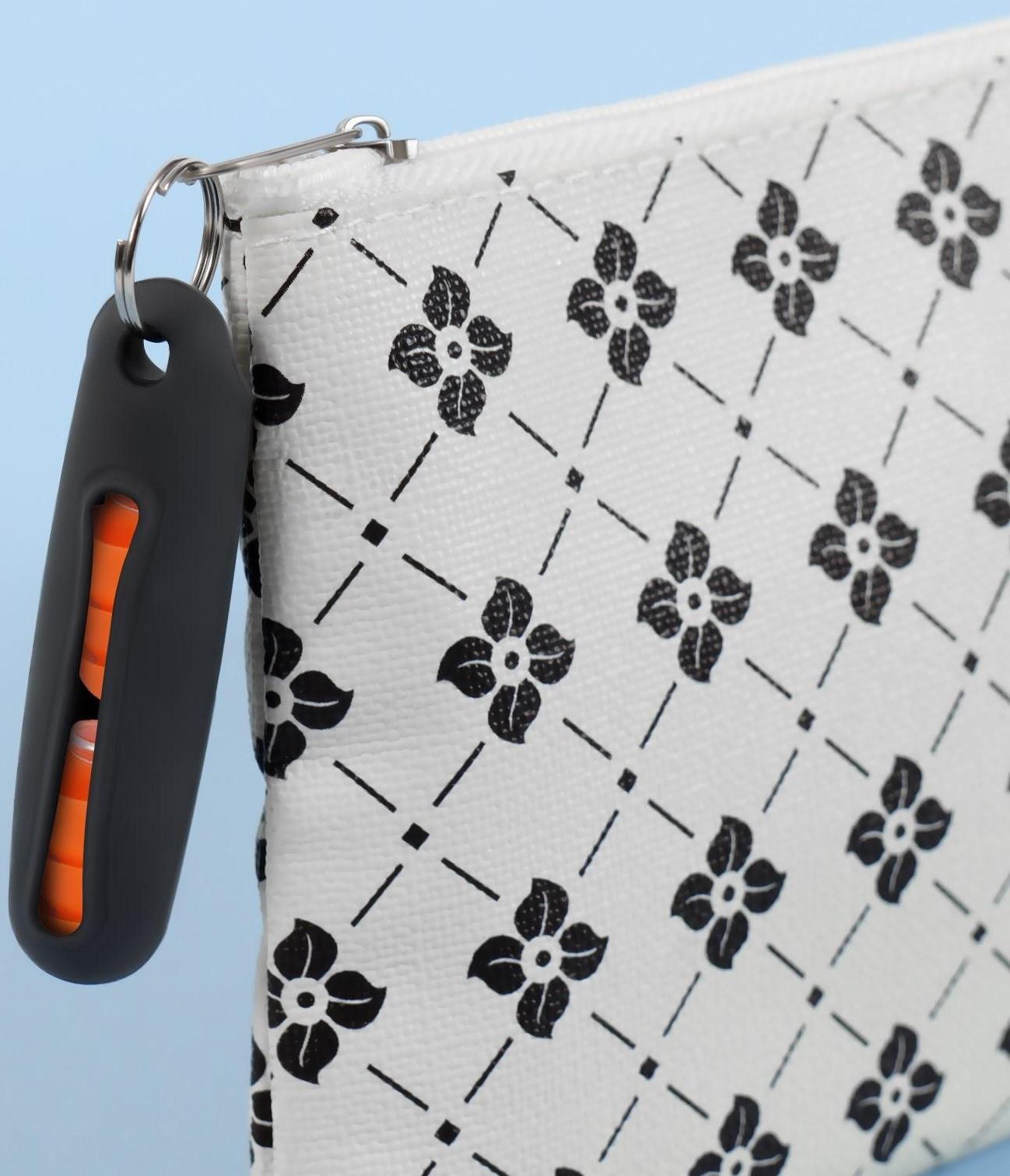 Набор беруш в силиконовом футляре, с брелоком, 3 пары, цвет МИКС