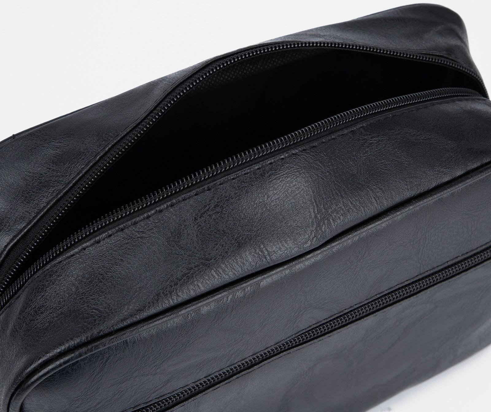 Косметичка на молнии, наружный карман, цвет чёрный