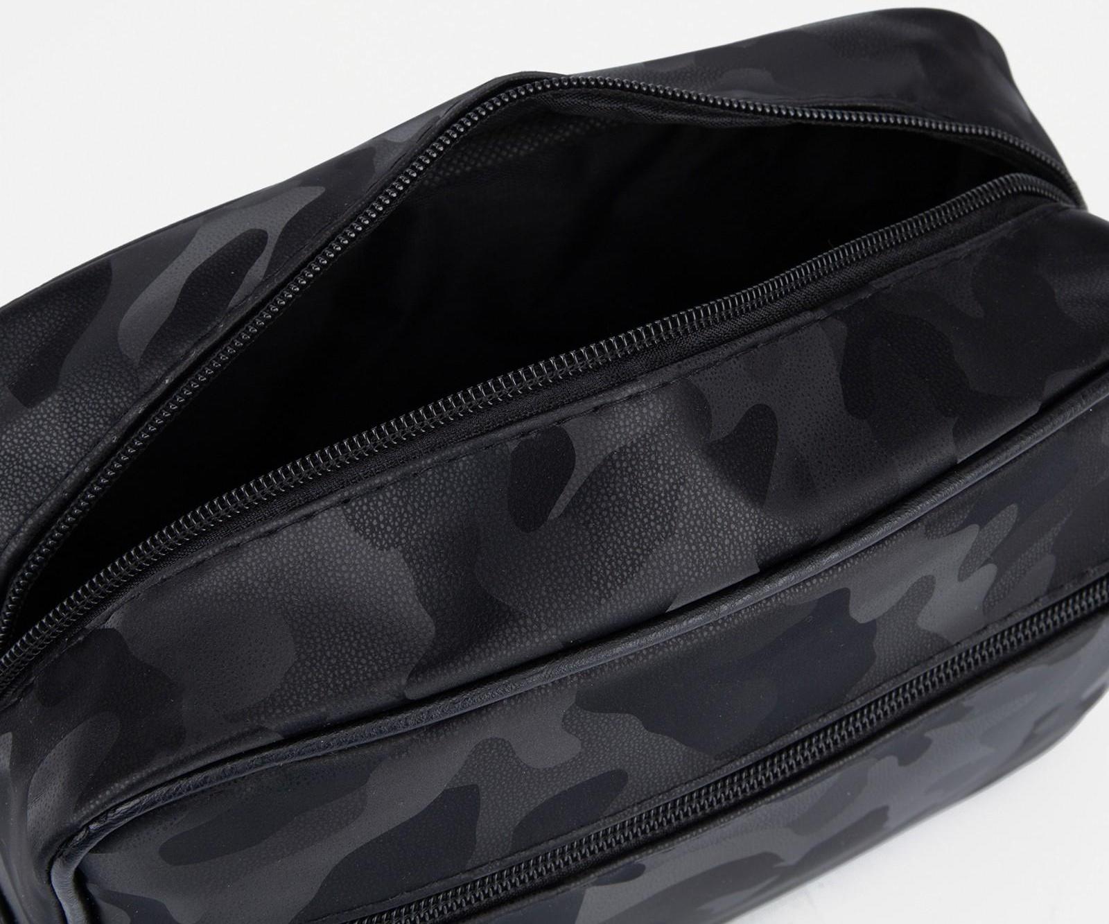 Косметичка на молнии, наружный карман, цвет чёрный