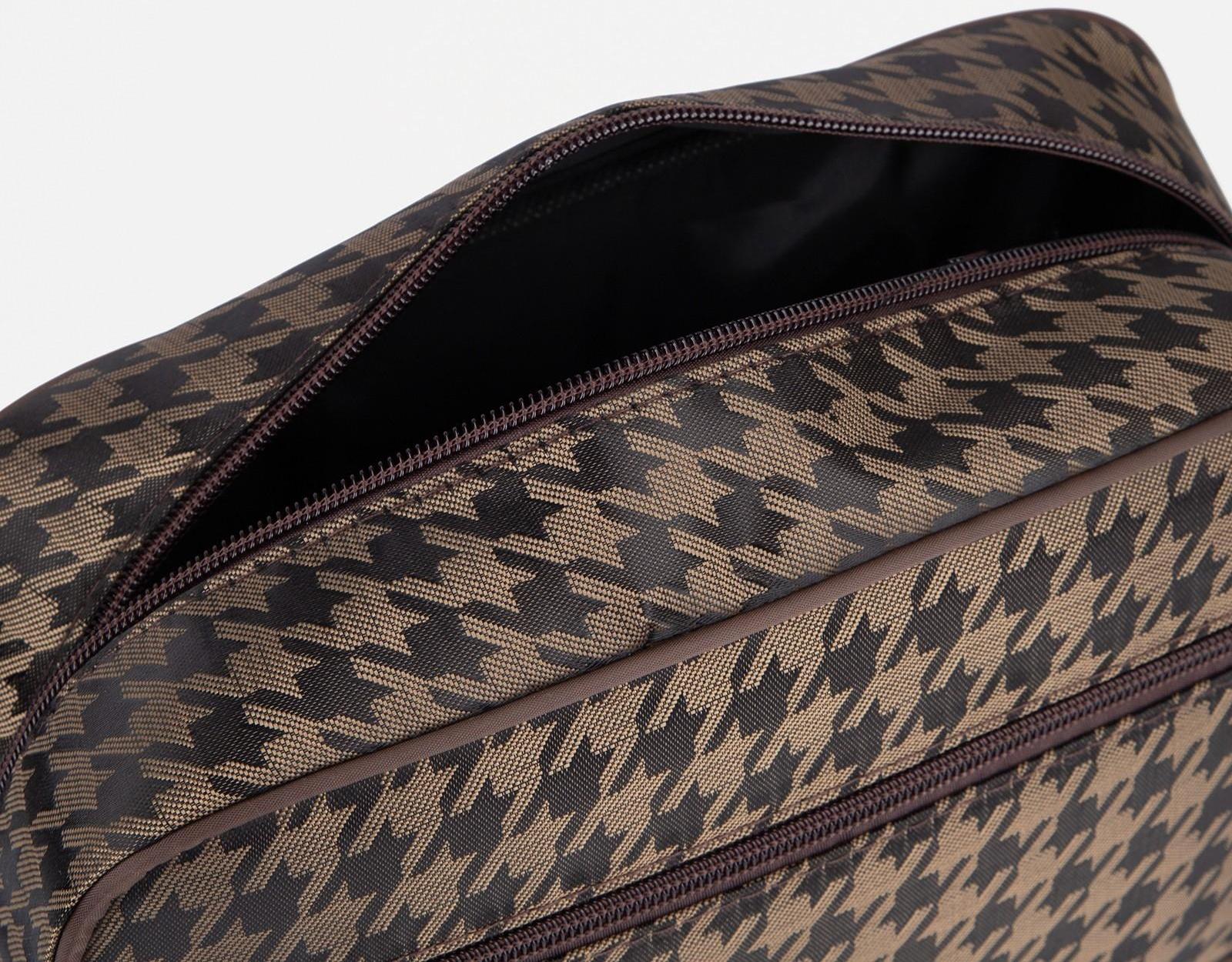 Косметичка на молнии, наружный карман, цвет коричневый