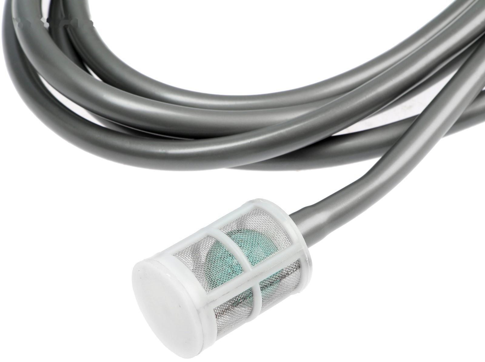 Опрыскиватель аккумуляторный ТУНДРА, 4 В, 2.4 Ач, Li-on, 0.8 л/мин, 2 насадки, шланг 3 м