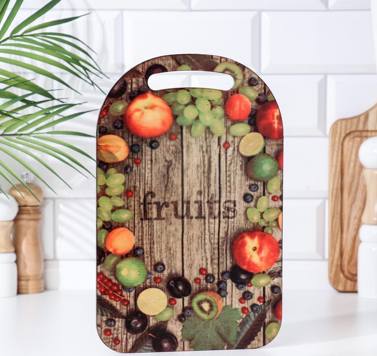 Набор деревянная разделочная доска и подставка под горячее с декором 