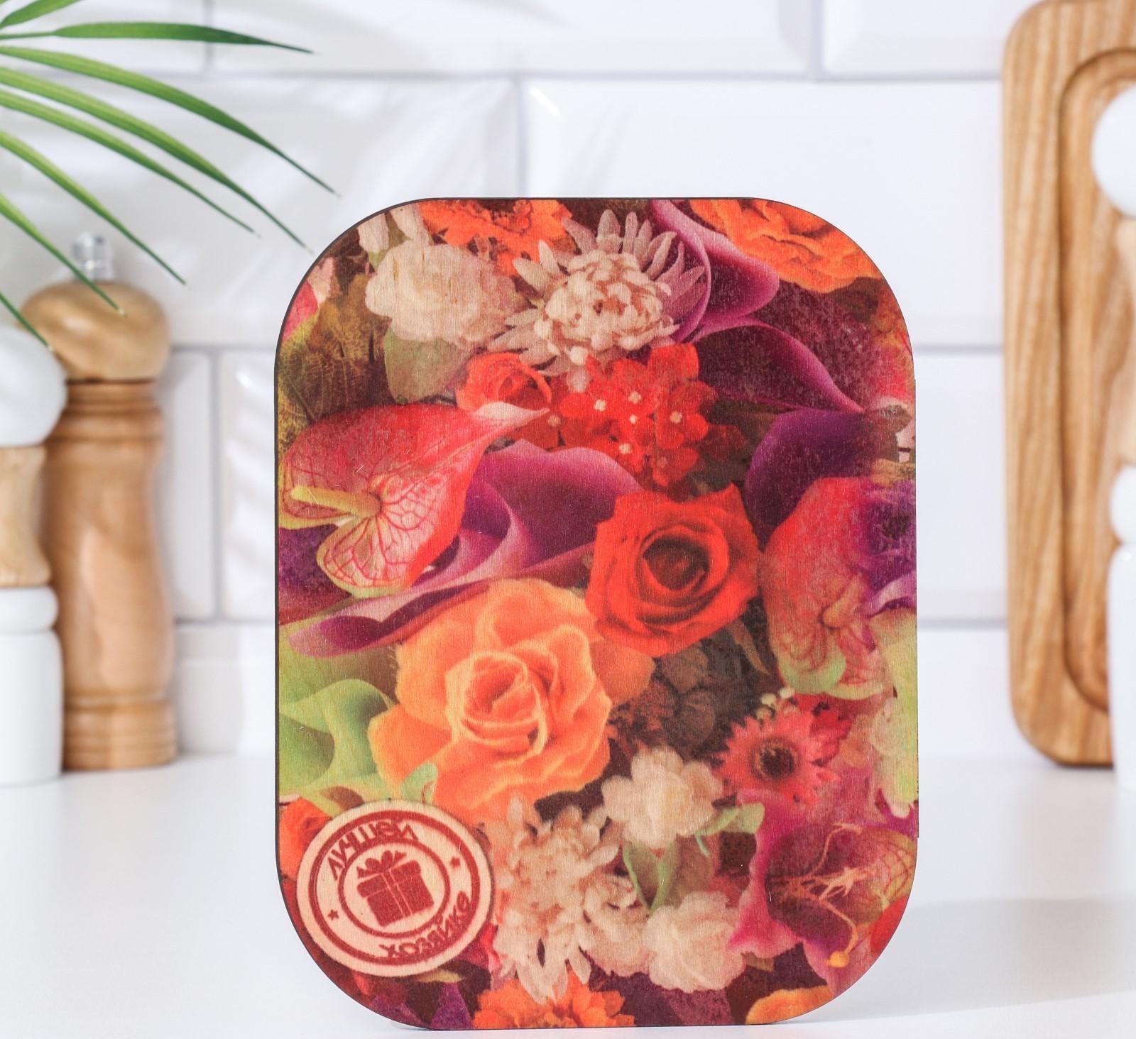 Набор деревянная разделочная доска и подставка под горячее с декором 