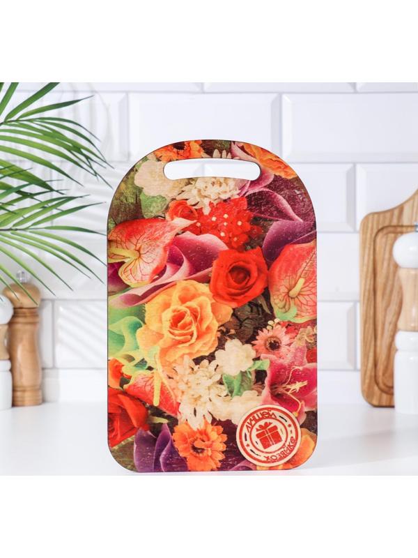 Набор деревянная разделочная доска и подставка под горячее с декором 