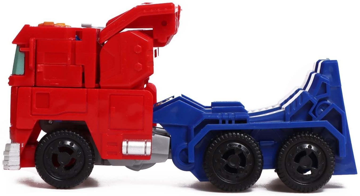 Робот «Лидер автоботов», трансформируется