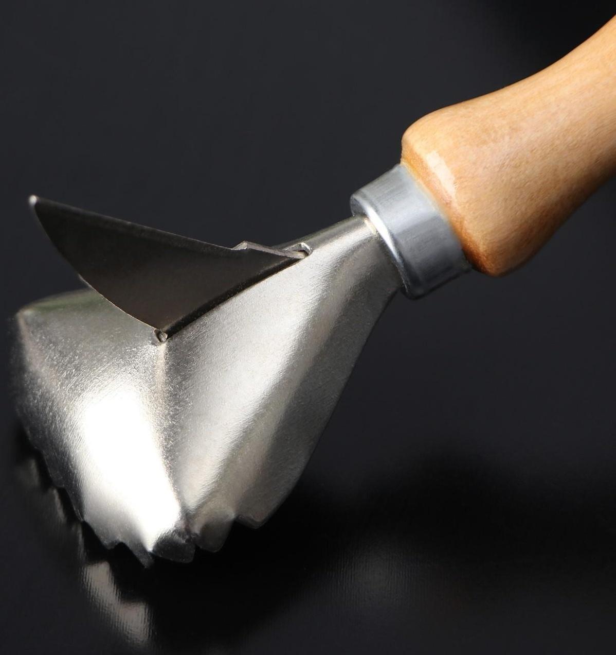 Рыбочистка с ножом для вспарывания «Традиционная», 15×4,5 см, с лакированной деревянной ручкой