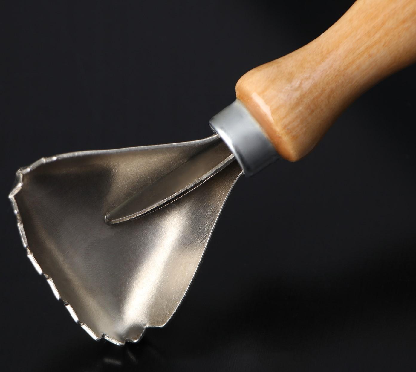 Рыбочистка с ножом для вспарывания «Традиционная», 15×4,5 см, с лакированной деревянной ручкой