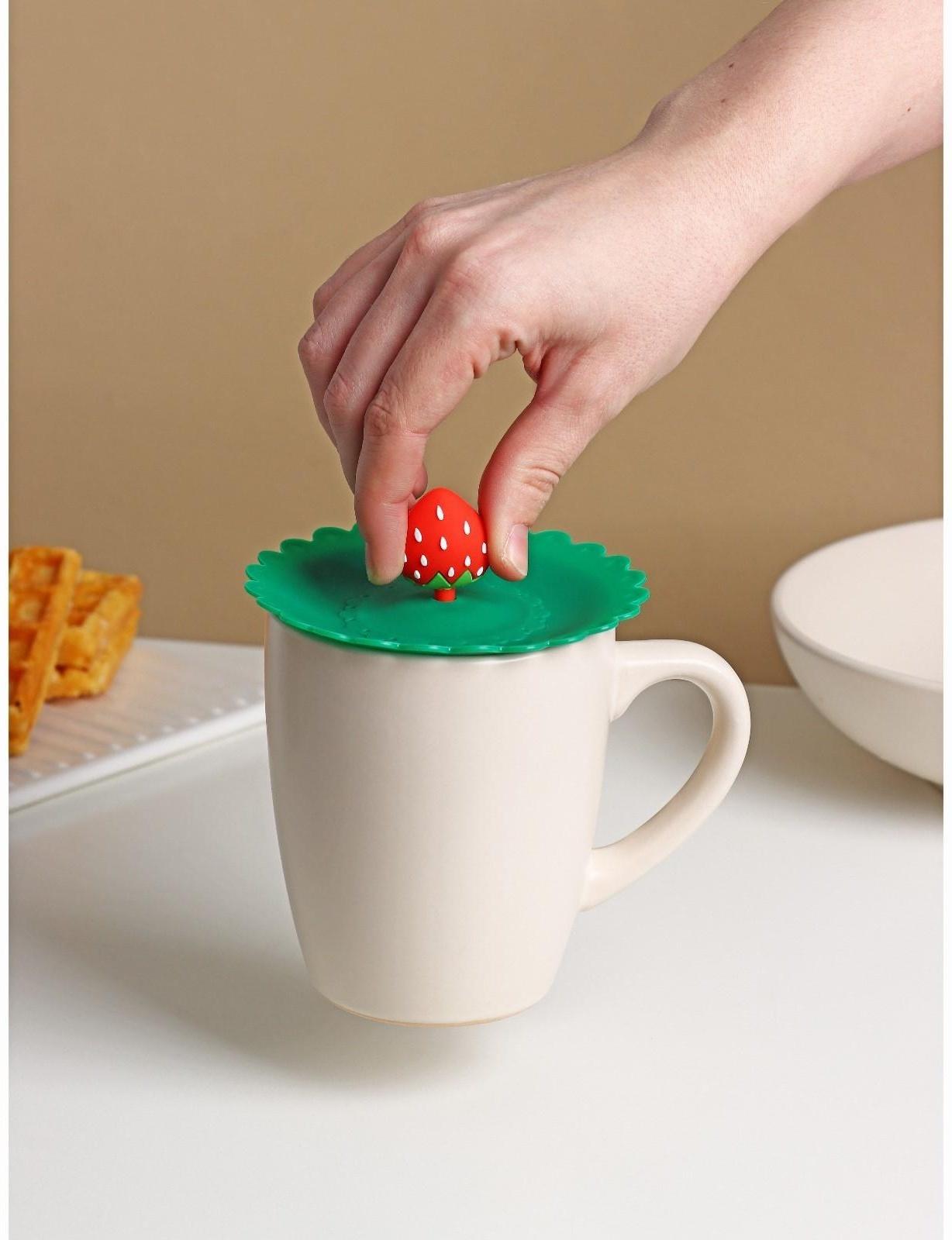 Крышка-непроливайка Доляна «Клубничка» d=11 см, цвет зелёный