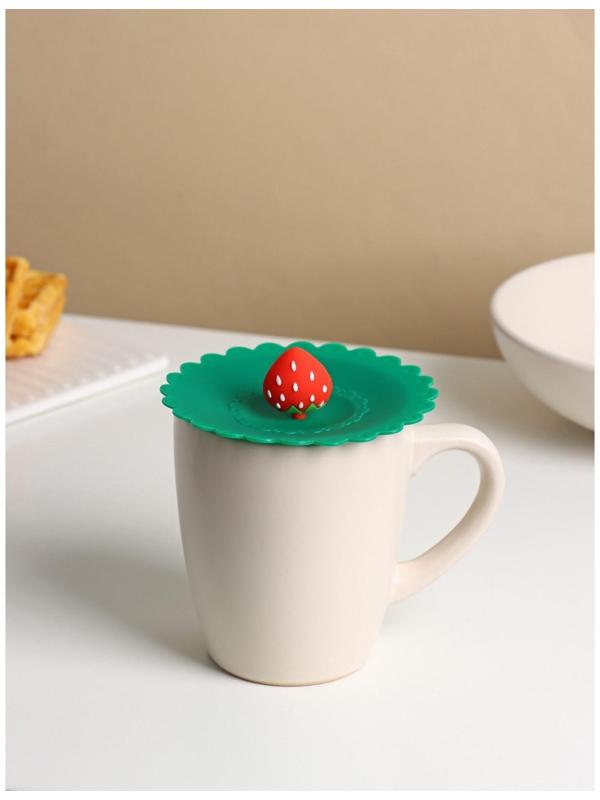 Крышка-непроливайка Доляна «Клубничка» d=11 см, цвет зелёный