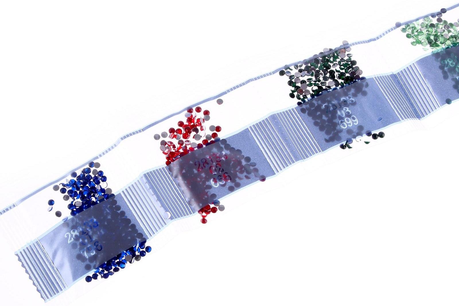 Алмазная вышивка с частичным заполнением «Девочка» и гравюра «Кошачьи нежности» А5