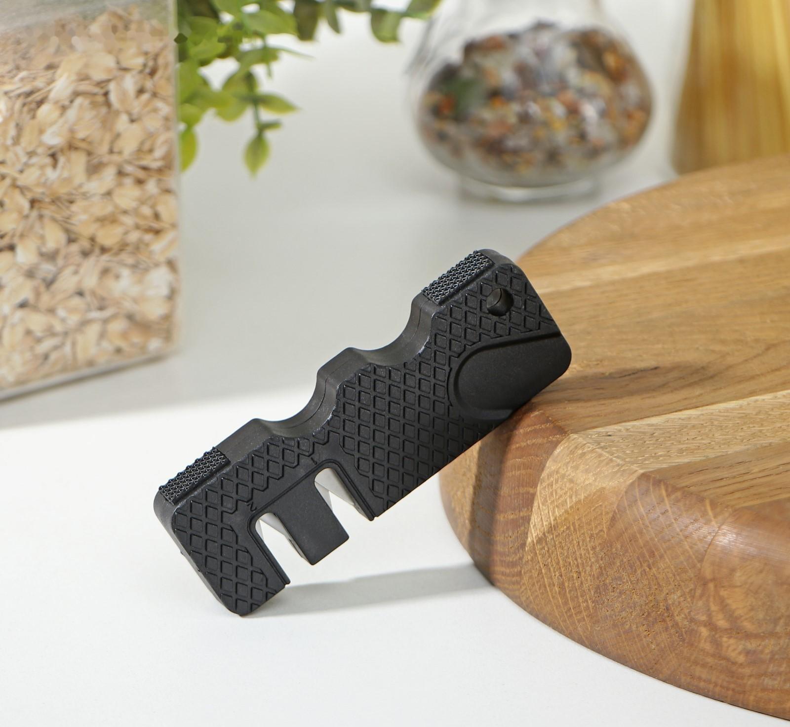 Точилка для ножей «Ловкач», 2 деления, цвет чёрный