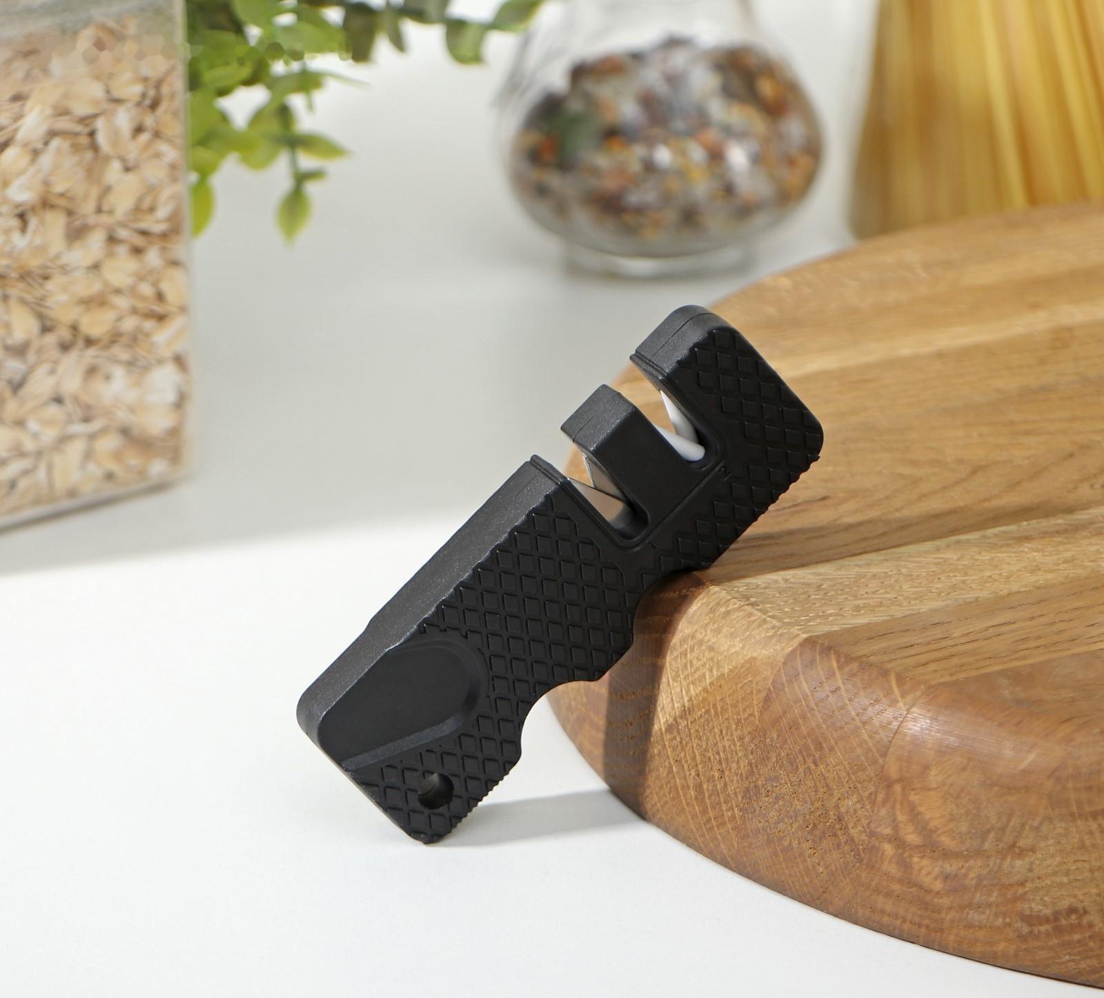 Точилка для ножей «Ловкач», 2 деления, цвет чёрный