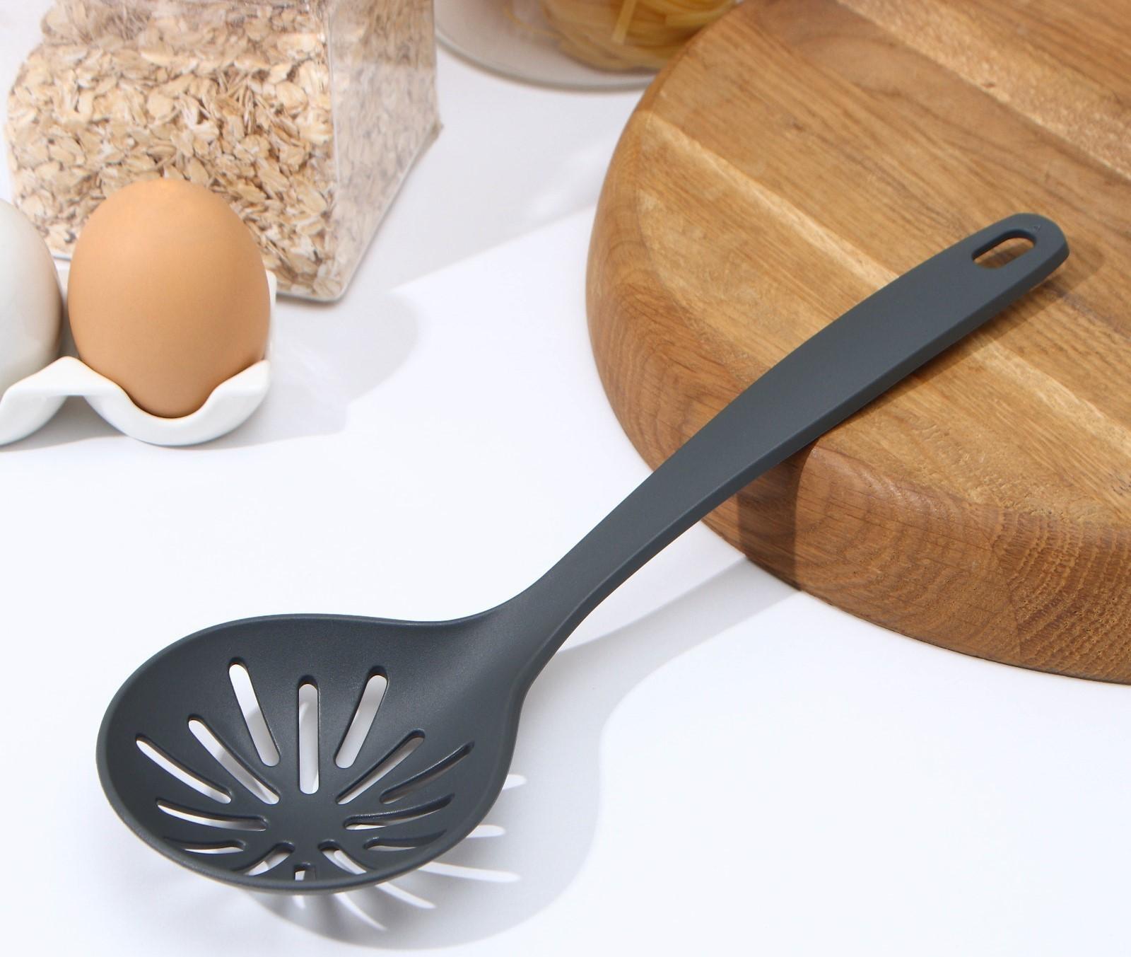 Шумовка, 28 см, цвет серый