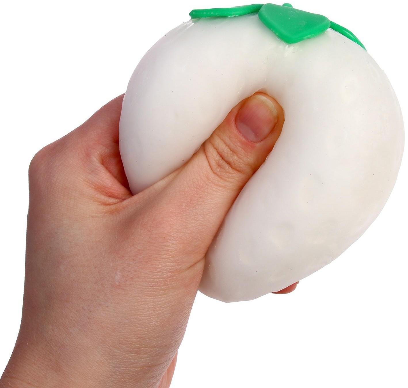 Мялка «Ягодка» с пастой, меняет цвет