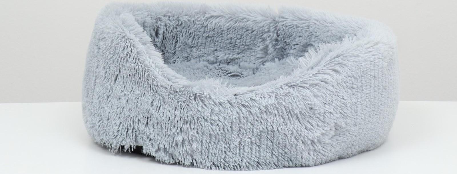 Лежак с подушкой мех, сатин, периотек,  40 х 40 х 16 см, серый