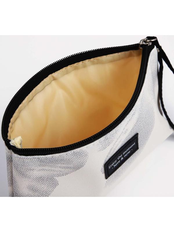 Косметичка на молнии, цвет белый