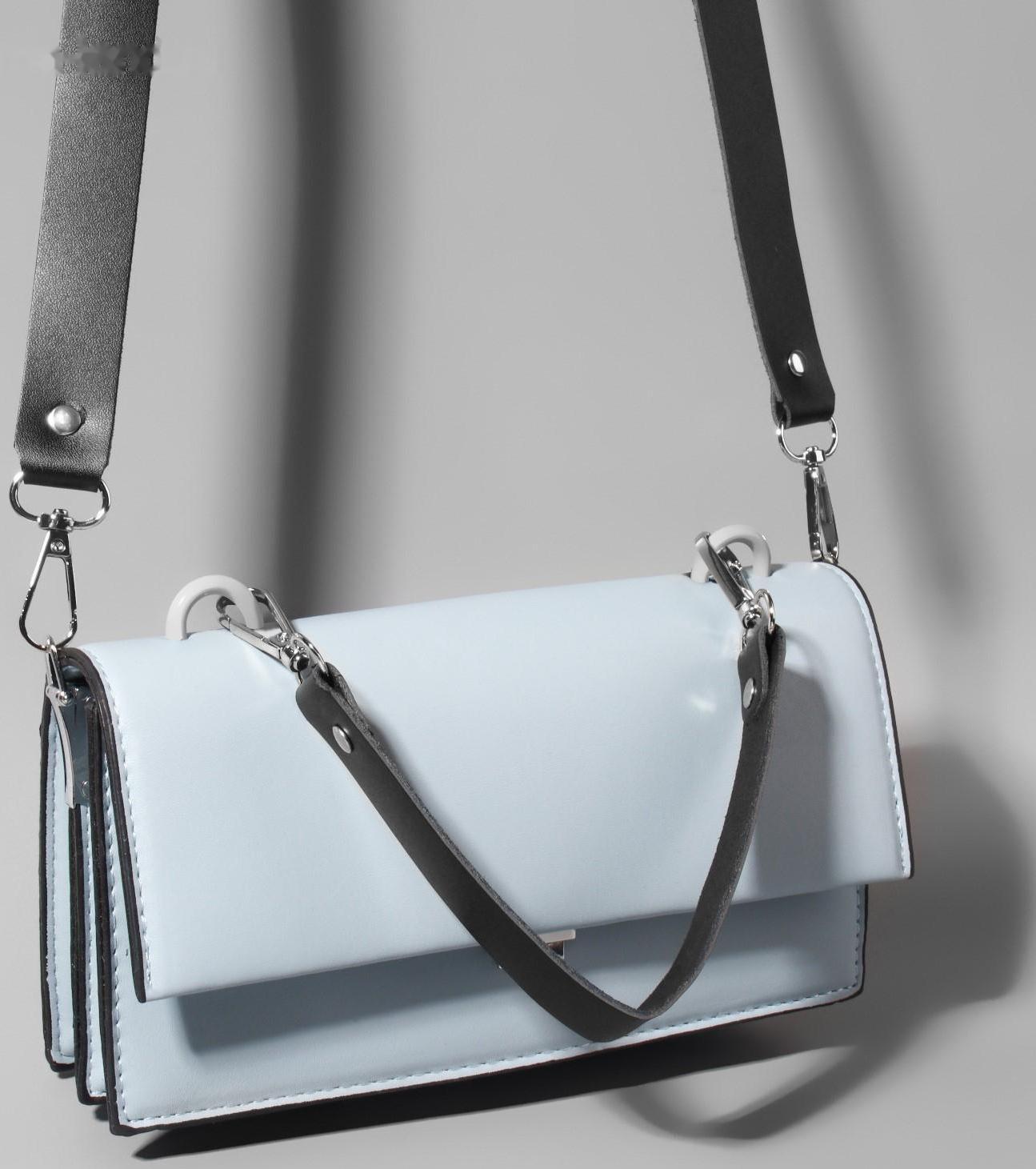 Ручка для сумки из натуральной кожи, с карабинами, 30 ± 2 см × 2,5 см, цвет чёрный/серебряный