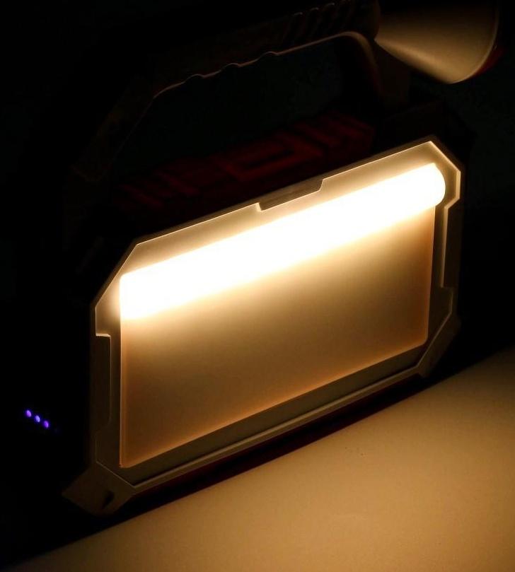 Фонарь прожекторный аккумуляторный, 5 Вт, 7200 мАч, XPG, IP65,солнечная батарея,21.4х20.5 см   93840