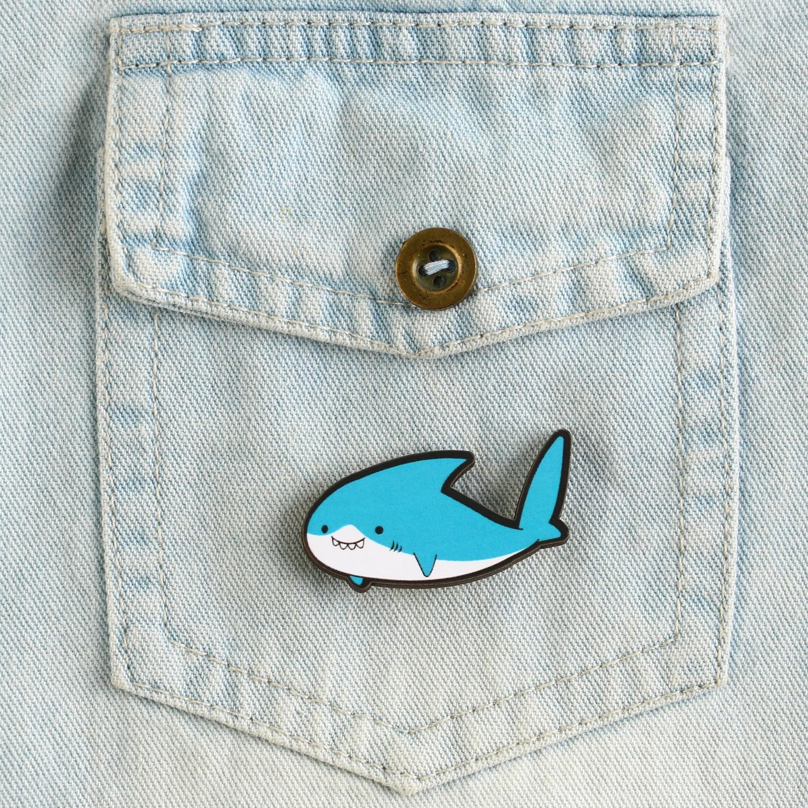 Значок-талисман деревянный «Акула», 4 х 2,5 см