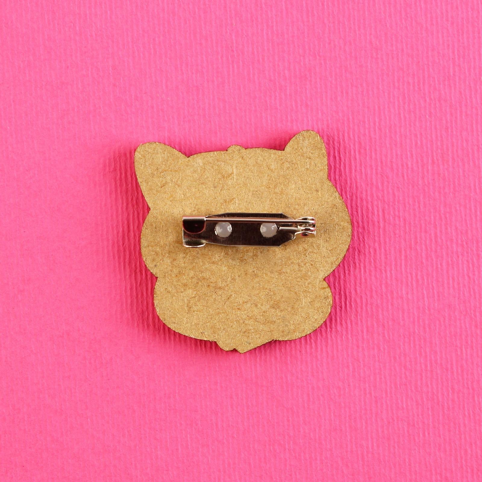 Значок-талисман деревянный «Енот»,3,2 х 3,3 см