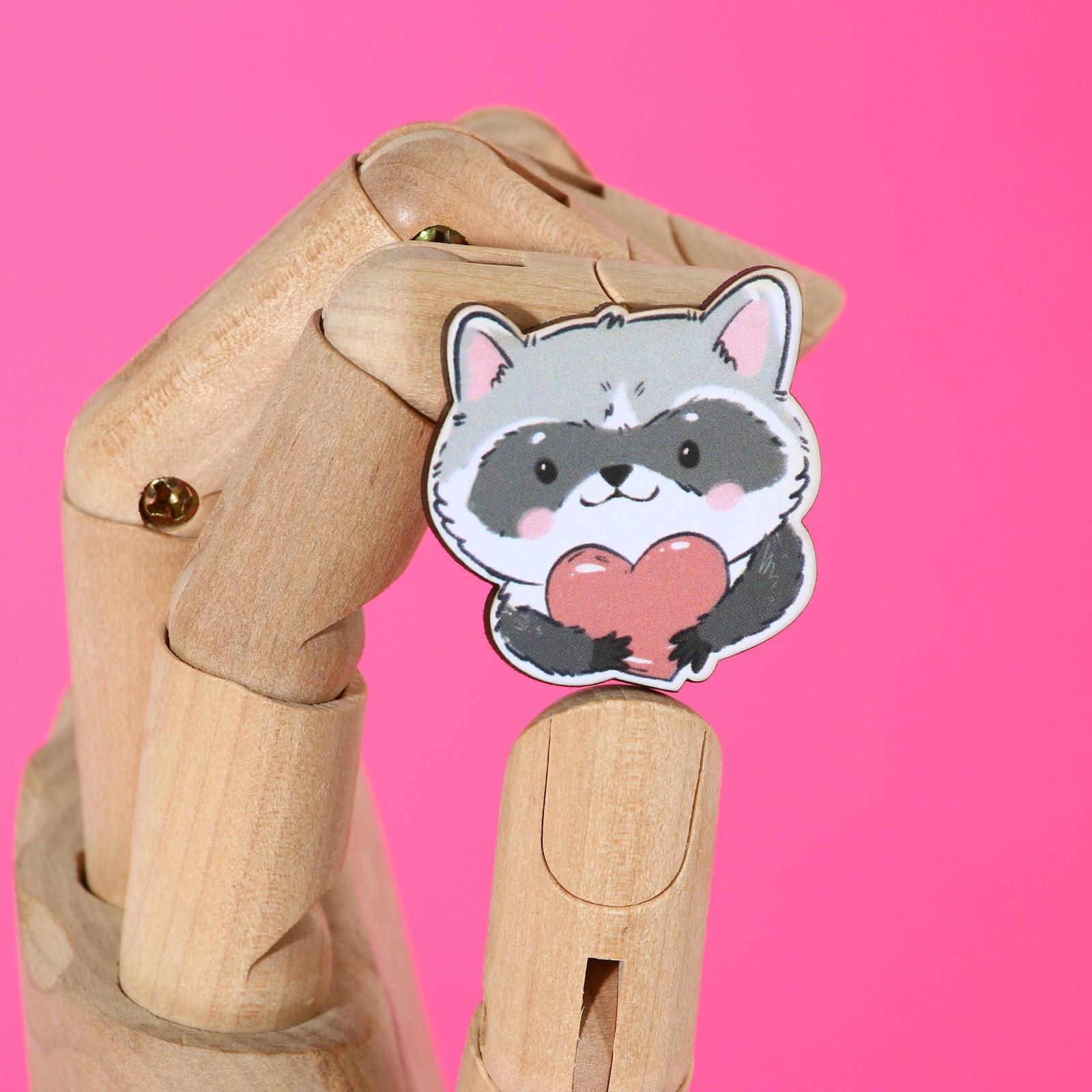 Значок-талисман деревянный «Енот»,3,2 х 3,3 см