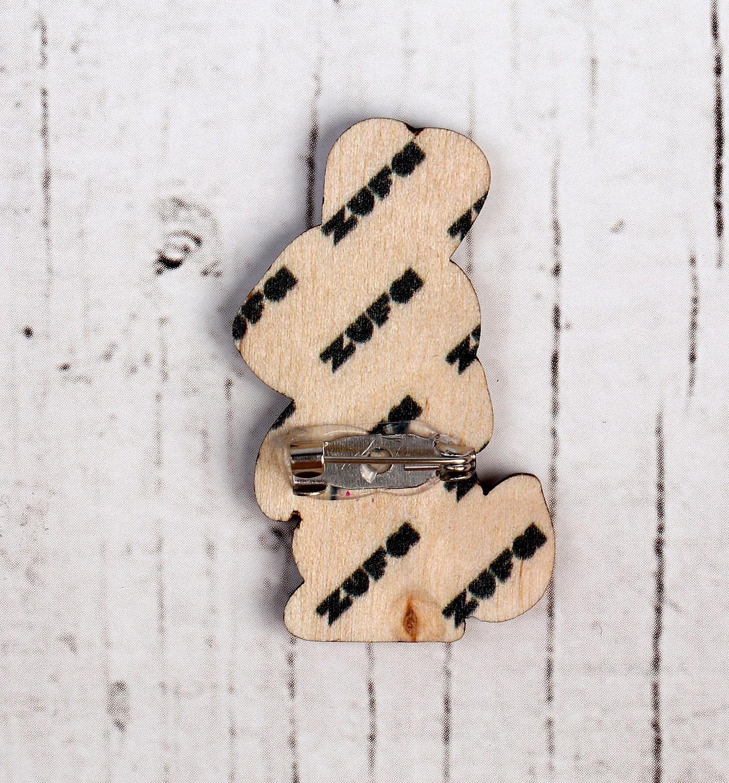 Деревянный значок «Заяц»