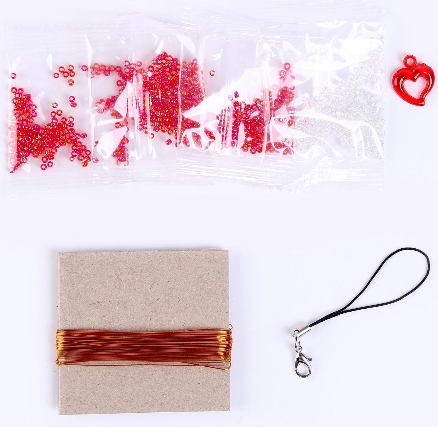 Брелоки. Фигурки из бисера «Сердечко»