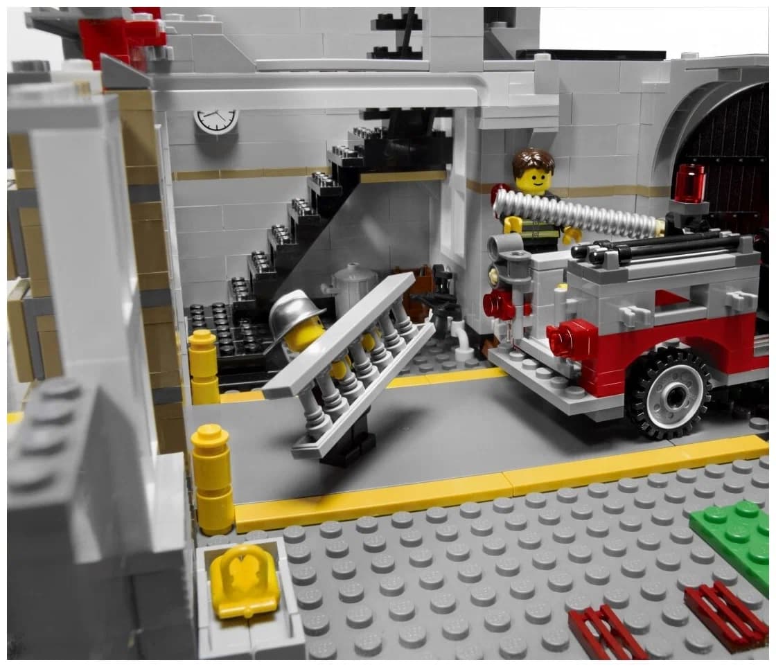 Конструктор «Пожарная команда» A2108 (Creator Expert 10197) / 2313 деталей